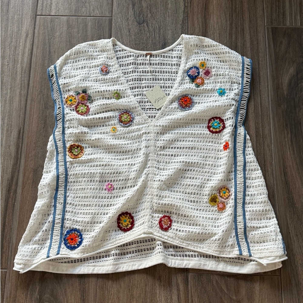 Free People Seaside Walk Top. NWT. Crochet. Appliqués. Wmn’s Sz XS. - Picture 2 of 11